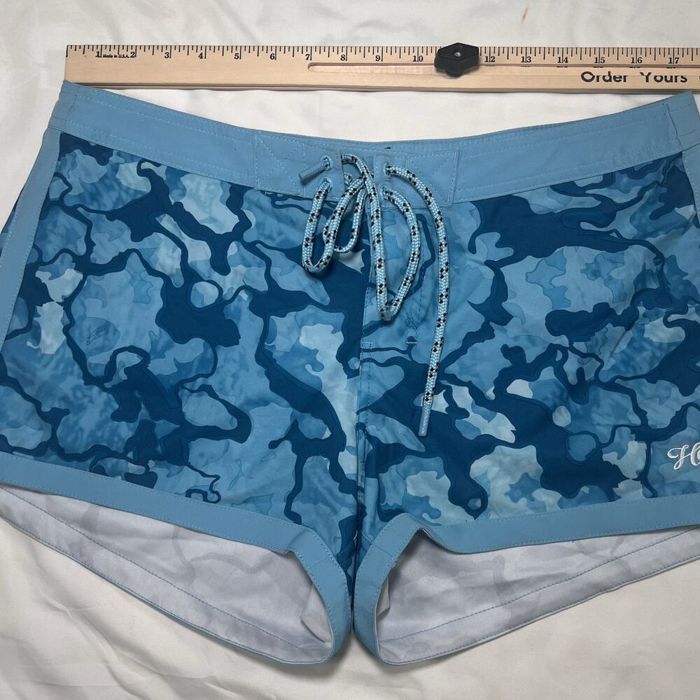 Huk Board Shorts Women’s Size 14 Blue Camo Performance Fishing Swim Beach Resort - Picture 7 of 11